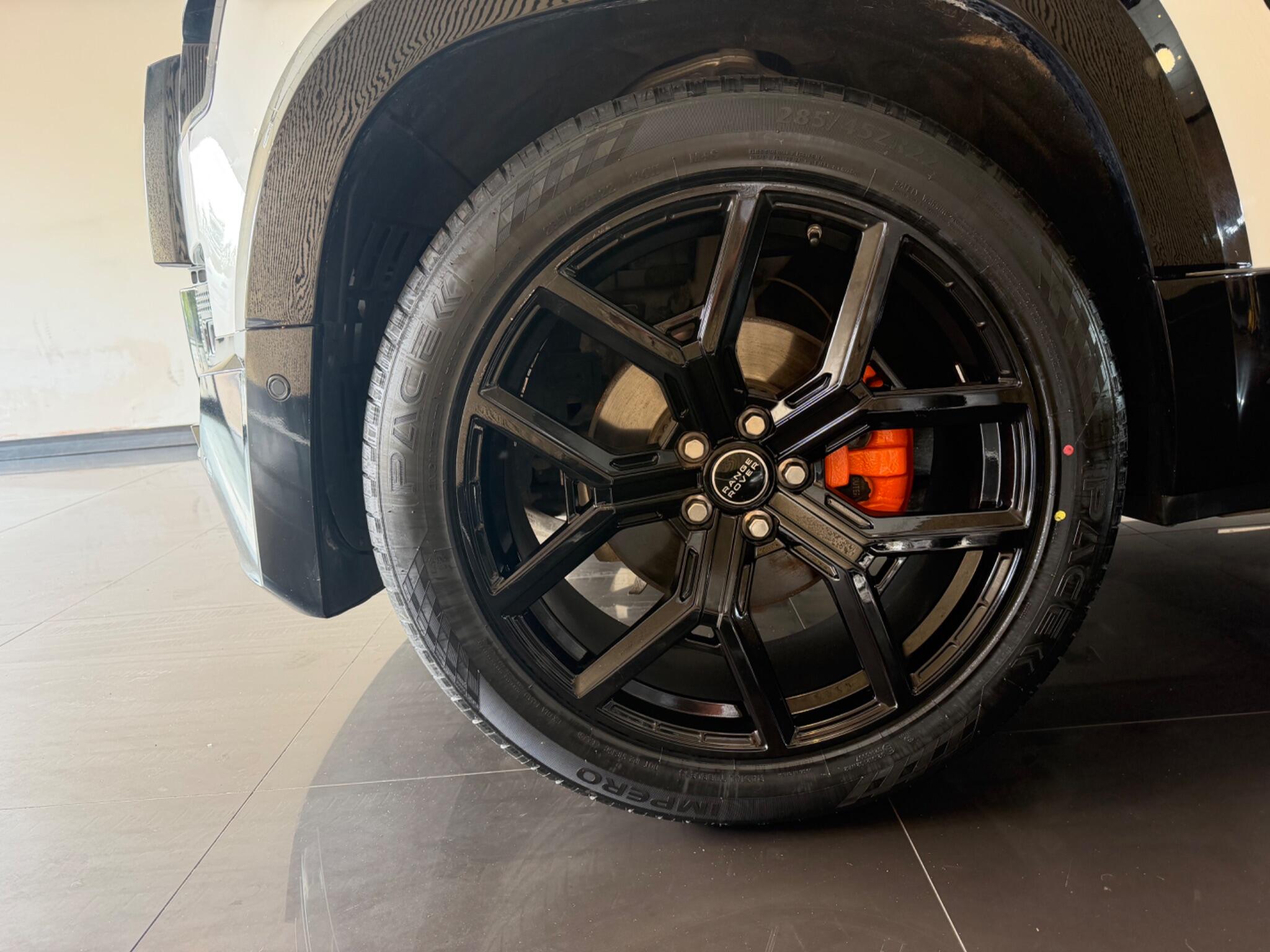 Land Rover Defender 110